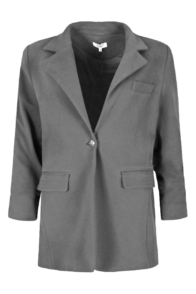 Ontdek onze ruime Duces blazer, een veelzijdig stuk dat zowel comfort als stijl biedt. Deze blazer heeft een losse pasvorm, waardoor hij ideaal is voor een ontspannen en toch verfijnde uitstraling. Voeg een vleugje moeiteloze elegantie toe aan je outfit met onze ruime blazer. Beschikbaar in Navy en Grey.

Materialen: 
GREY: 90% Cotton / 10% Polyester. 
NAVY: 53% Polyamid / 35% Viscose / 12% Spandex