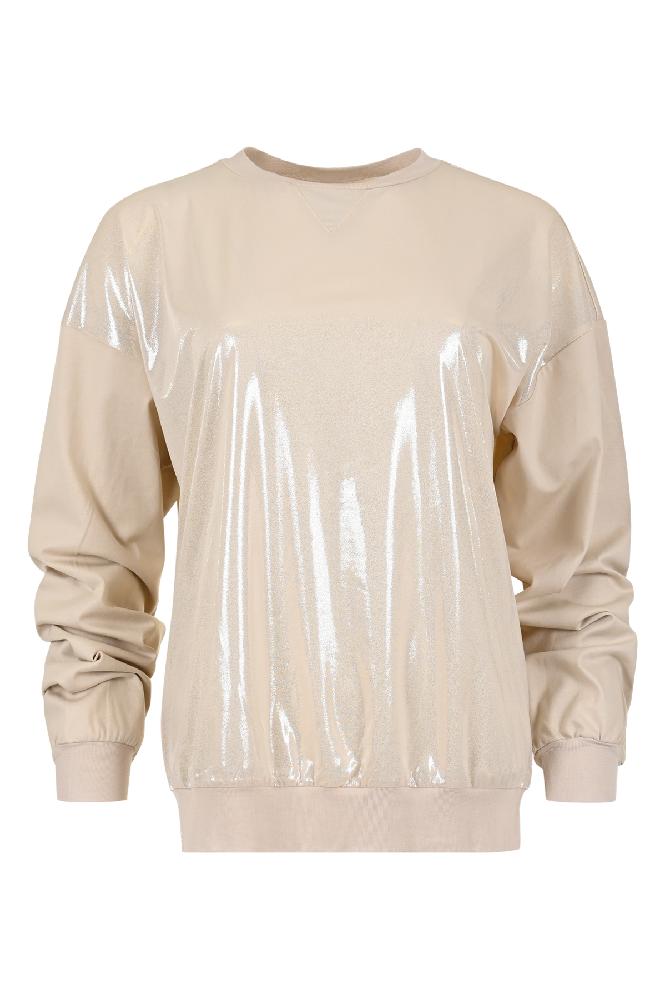 Ontdek dit trendy Kegit shirt met een opvallend metallic voorpand, perfect voor een vleugje glans in je outfit. Het shirt heeft verlaagde schoudernaden en een ronde hoge hals voor een moderne uitstraling. Het metallic voorpand voegt een eigentijds en glamoureus element toe aan het ontwerp. Met de brede aangesloten zoom, die heuplengte is.