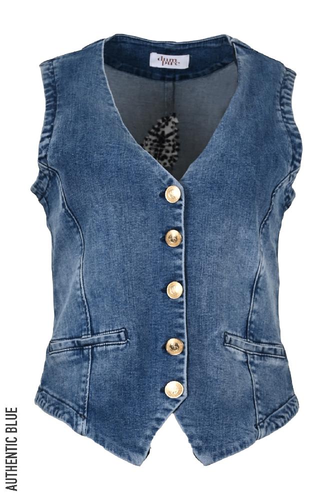 Ontdek de Grace gilet gemaakt van denim stof. Dit veelzijdige kledingstuk voegt een vleugje casual-cool toe aan elke outfit. Het denim materiaal biedt duurzaamheid en comfort, terwijl het mouwloze ontwerp zorgt voor een luchtige en relaxte uitstraling. Draag dit vest over een T-shirt voor een casual look of combineer het met een blouse voor een meer geklede stijl. Een perfecte aanvulling op je garderobe voor zowel dagelijkse bezigheden als informele gelegenheden