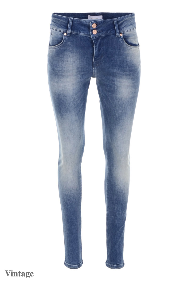 Mid-rise skinny fitted jeans L/32. Onze skinny fits hebben een bredere tailleband om net dat ene vervelende randje weg te stoppen en jouw lichaam nog beter te laten uitkomen.

Russel is een skinny broek met  een binnenbeen lengte van 32.